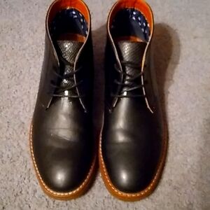 Steve madden size 9 black chuckka